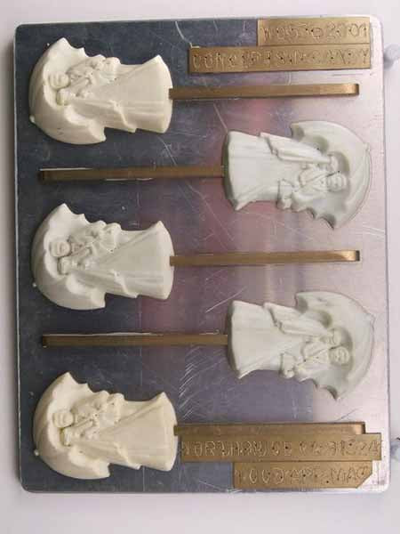 Molde de chocolate/caramelo, piruleta - Boda, novios bajo el paraguas