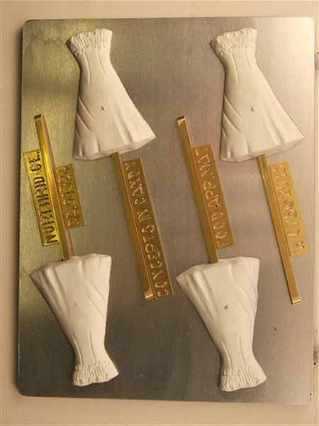Molde de chocolate/caramelo, piruleta - Vestido de novia sin tirantes con volantes en la parte superior